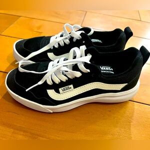 Brand new kids Vans, size 2